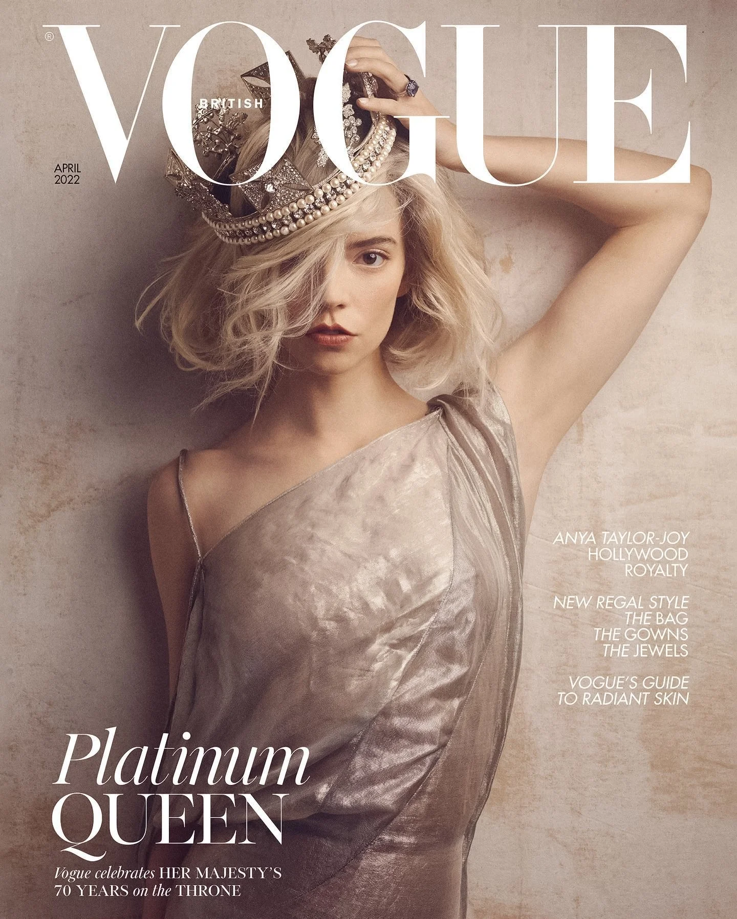 女性情報誌 Vogue UK Magazine April 2022 VOGUE UK MAGAZINE QUEEN ELIZABETH II PLATINUM JUBILEE